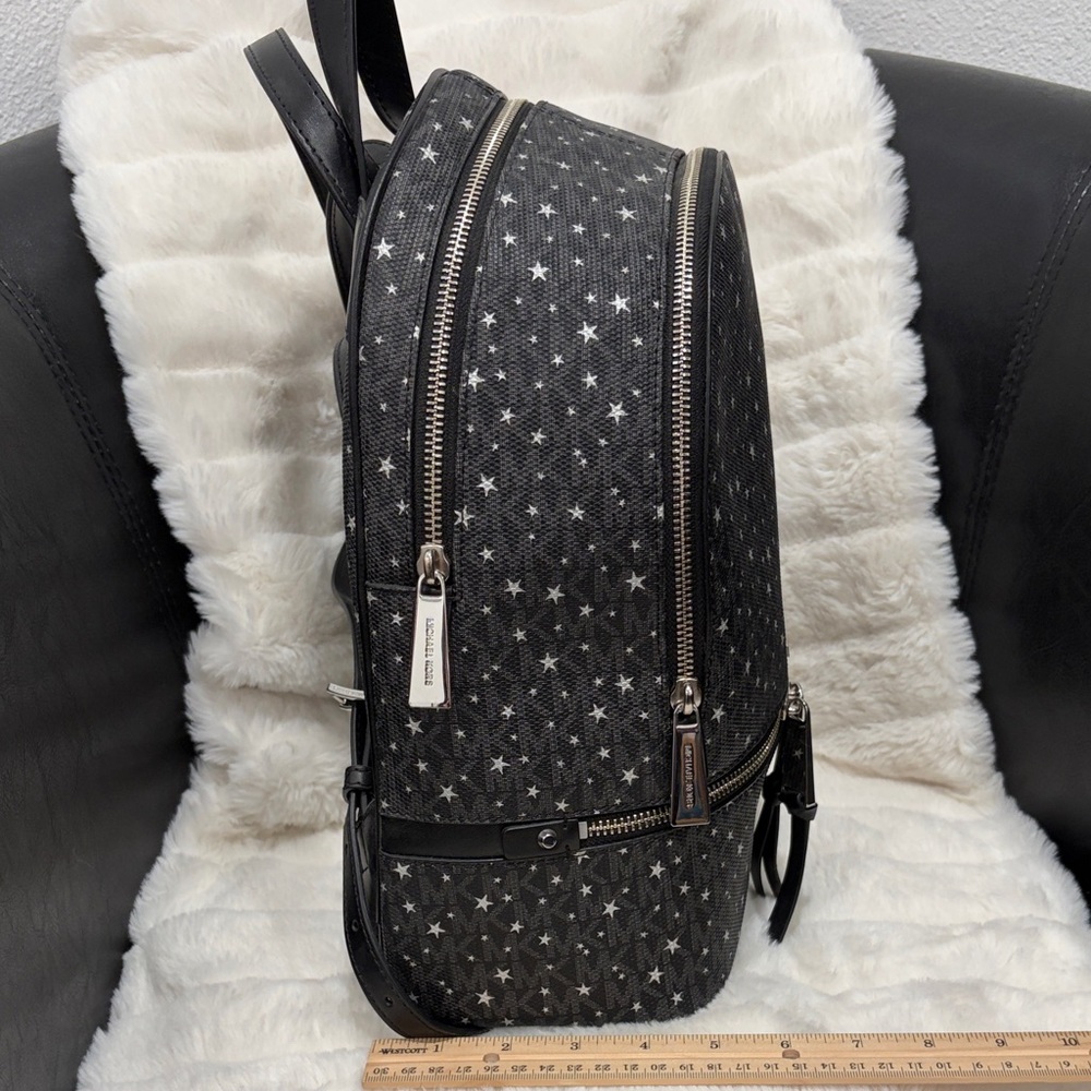 Black Star-Patterned Backpack - image 3
